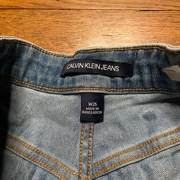 Calvin Klein Jeans women’s denim shorts - size 25 - Picture 4 of 5